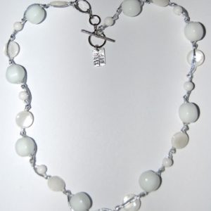 Sommar kort halsband. Vit