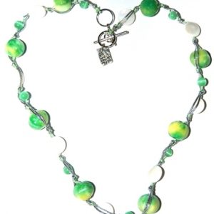 Sommar kort halsband. Grönt